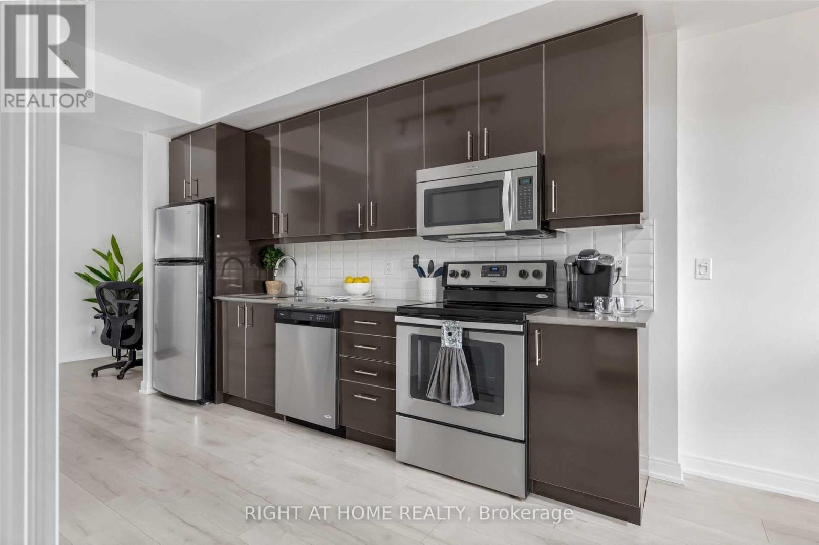 410 - 760 The Queensway, Toronto (Stonegate-Queensway), Ontario  M8Z 0E1 - Photo 21 - W12381336