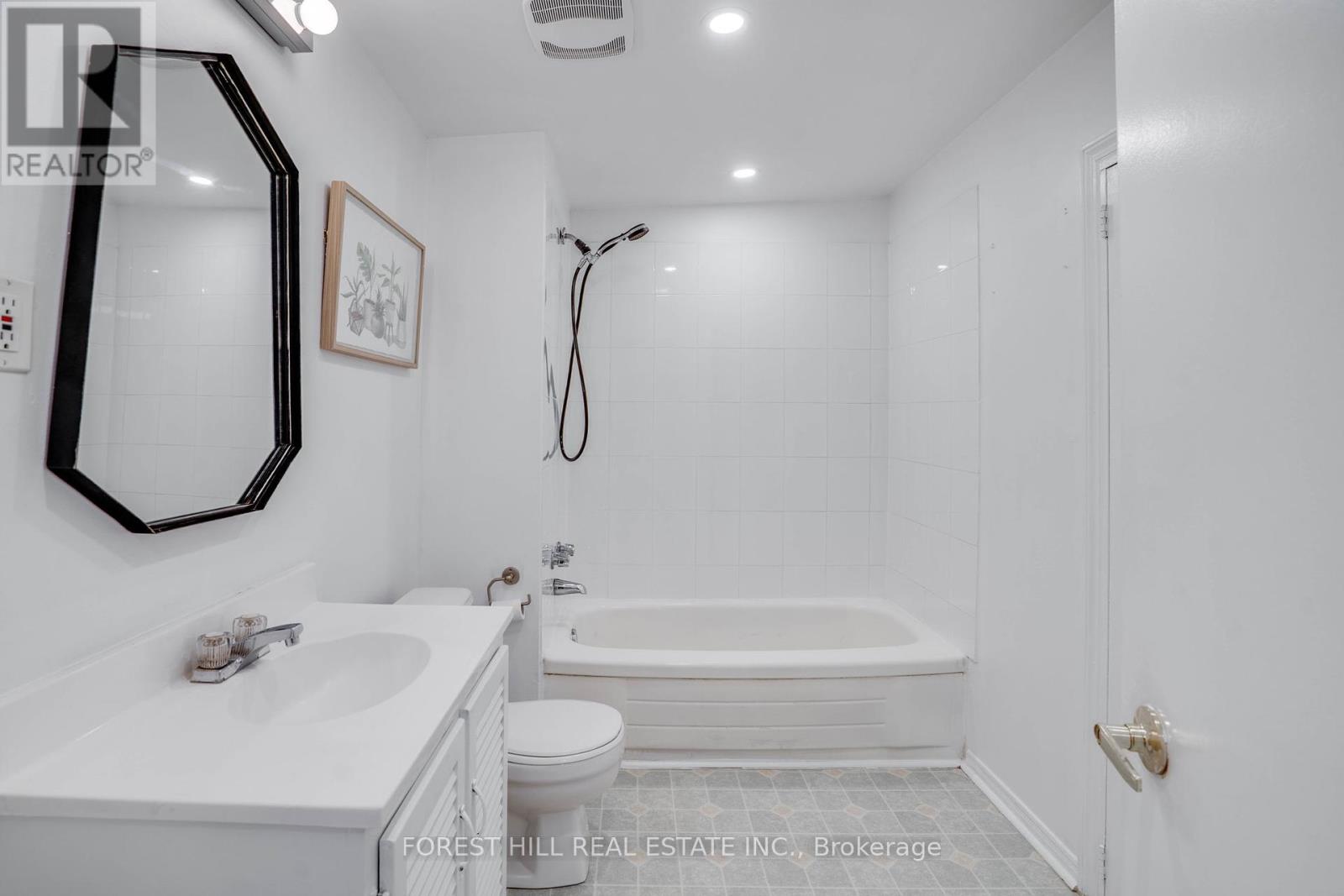 4053 Old Dundas Street, Toronto (Lambton Baby Point), Ontario  M6S 2R5 - Photo 22 - W12381367