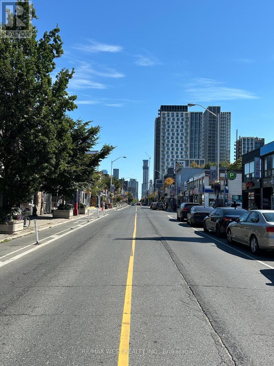 658 Bloor Street W, Toronto (Annex), Ontario  M6G 1K9 - Photo 10 - C12380406