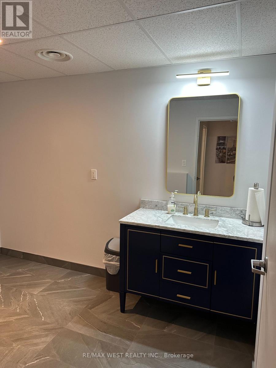658 Bloor Street W, Toronto (Annex), Ontario  M6G 1K9 - Photo 14 - C12380406