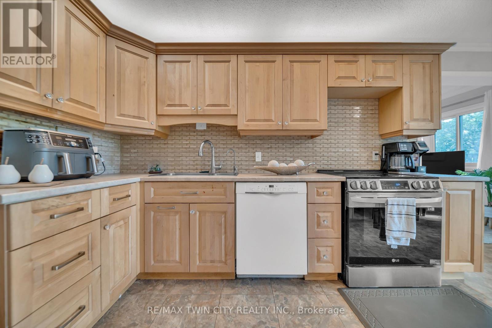 101 - 121 University Avenue E, Waterloo, Ontario  N2J 4J1 - Photo 10 - X12381339
