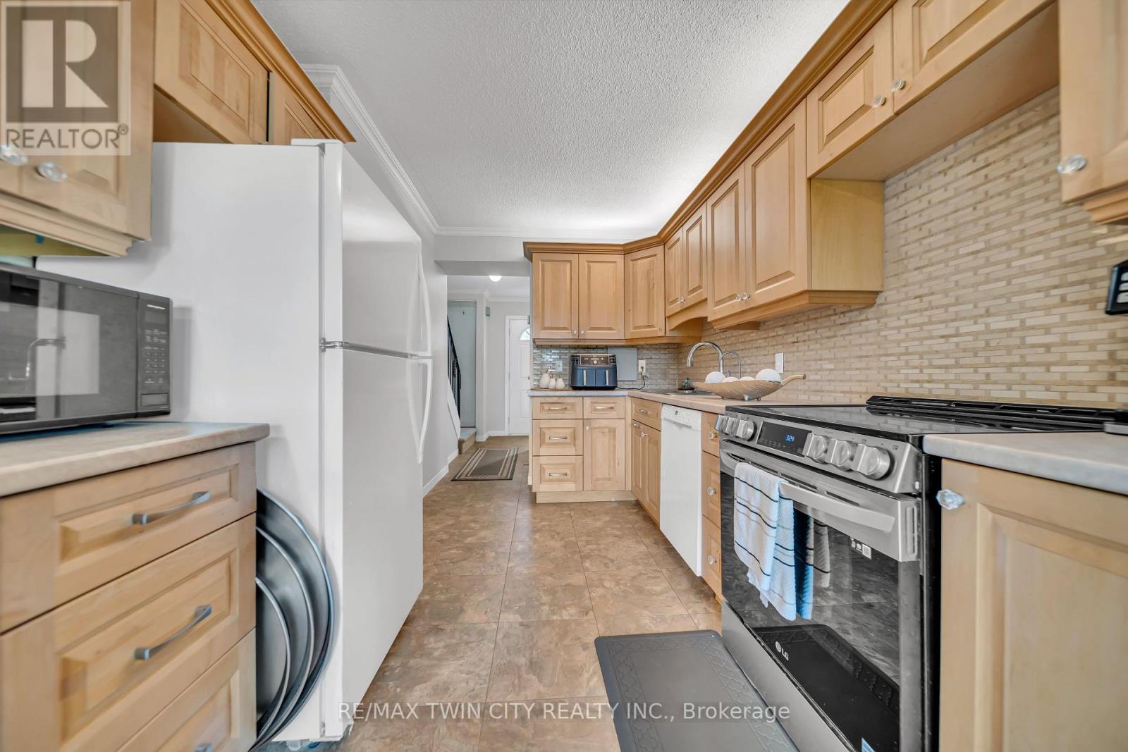101 - 121 University Avenue E, Waterloo, Ontario  N2J 4J1 - Photo 11 - X12381339