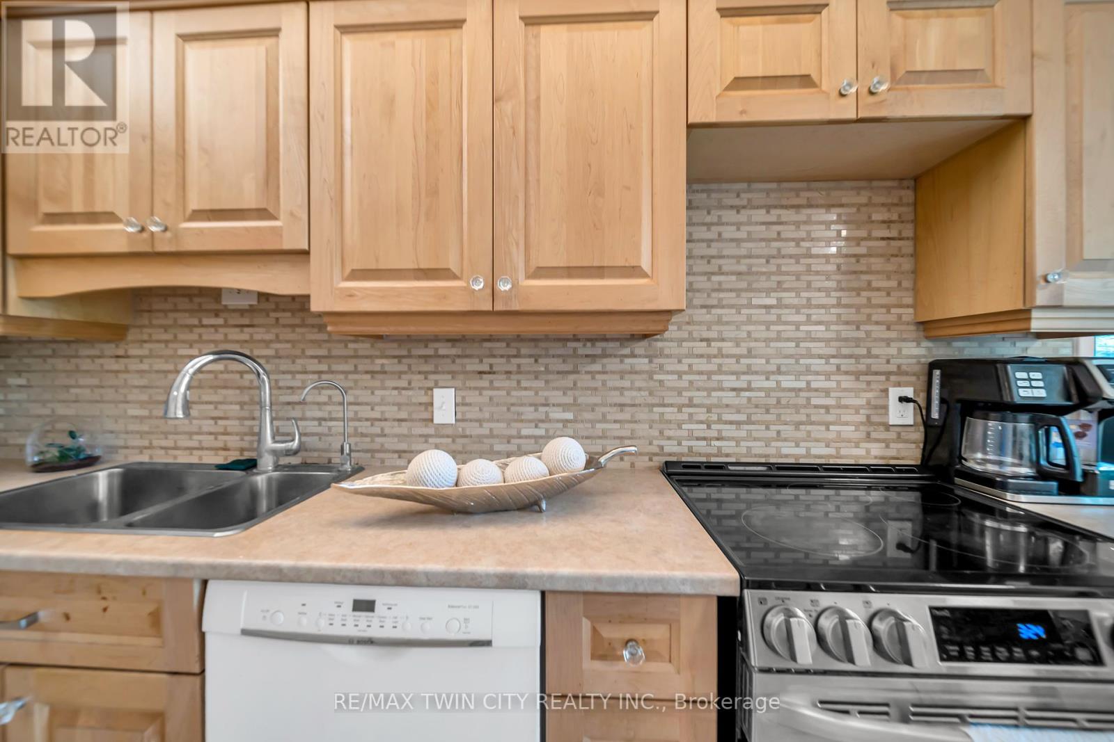 101 - 121 University Avenue E, Waterloo, Ontario  N2J 4J1 - Photo 12 - X12381339