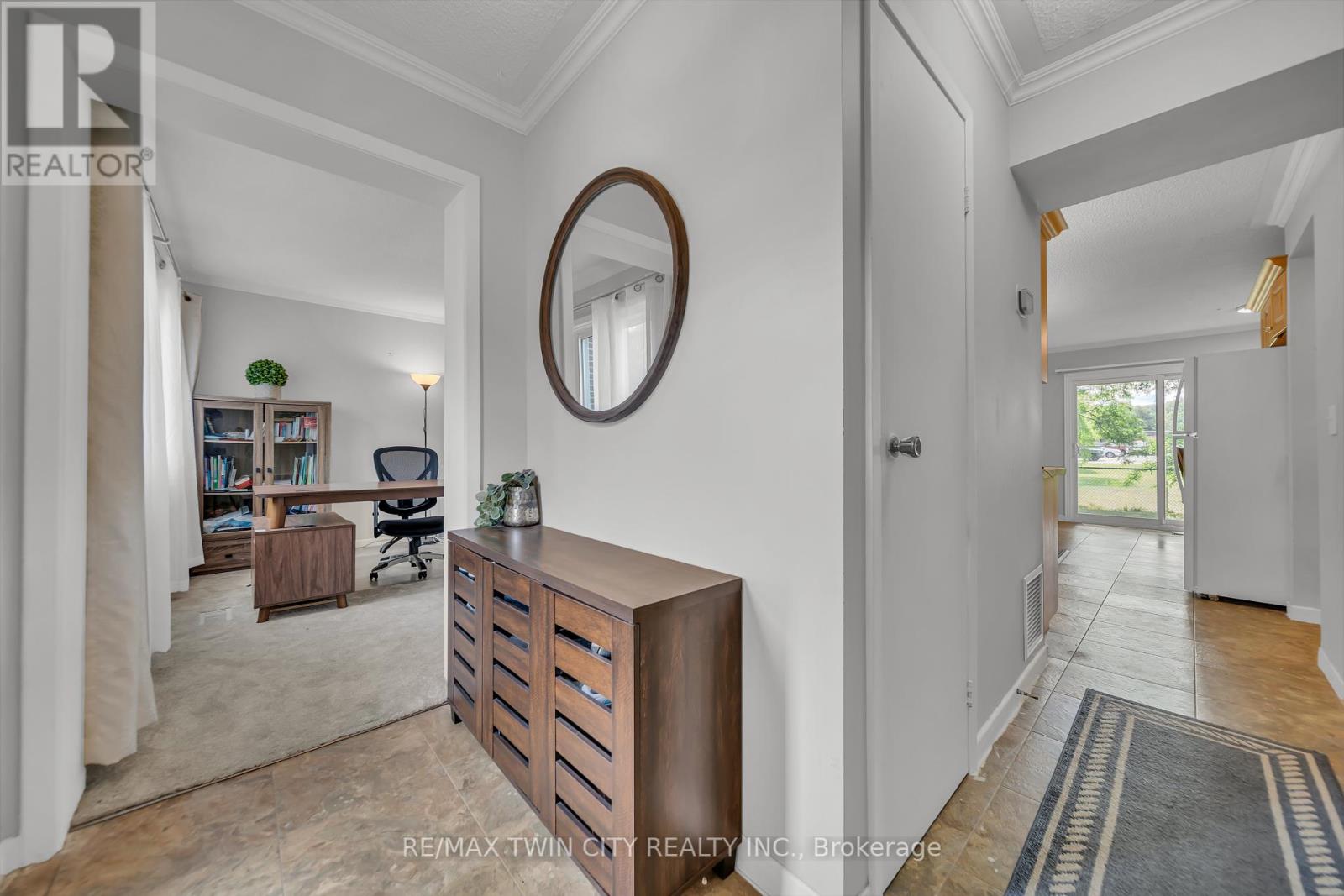 101 - 121 University Avenue E, Waterloo, Ontario  N2J 4J1 - Photo 3 - X12381339