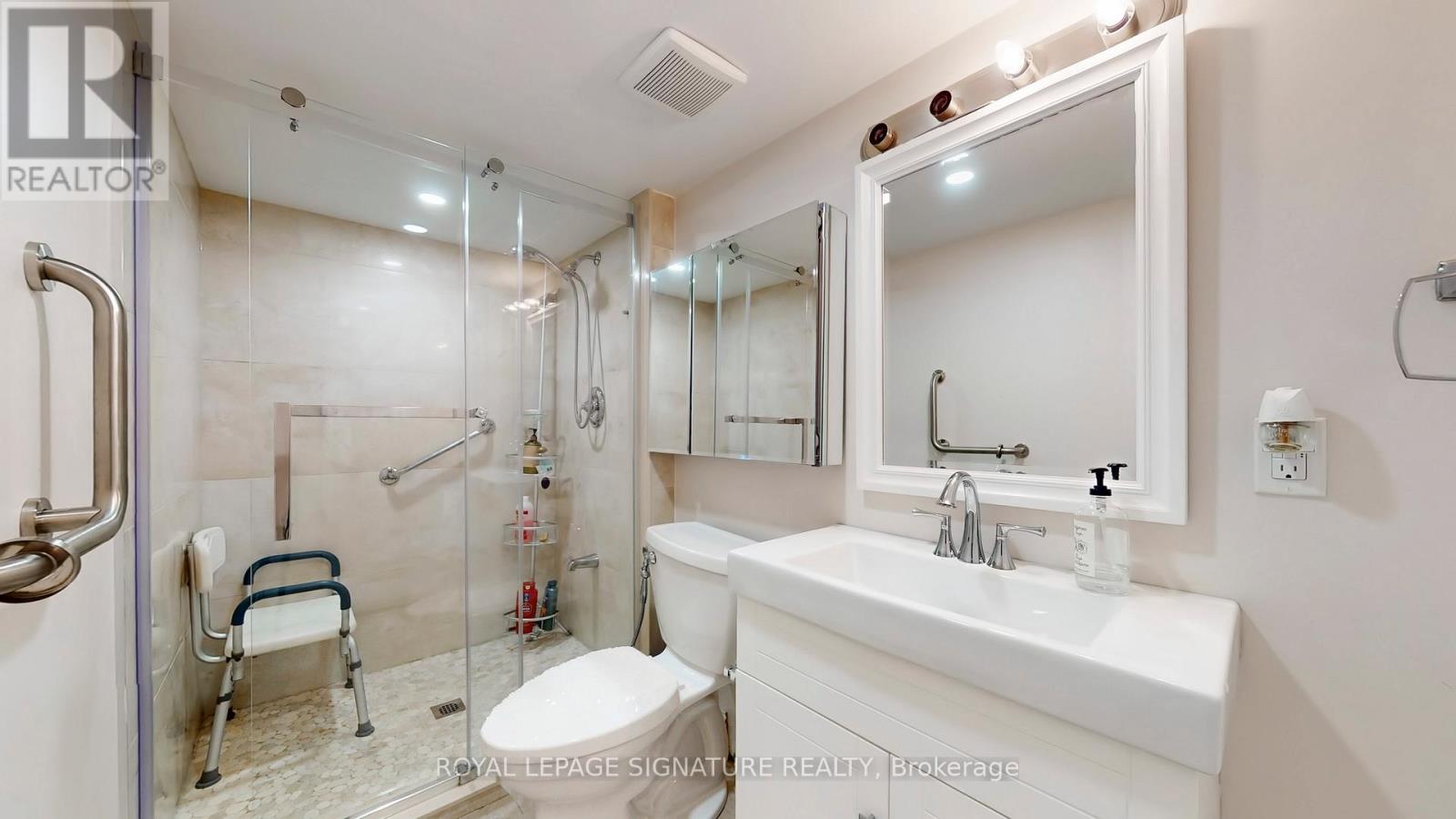 25 Sawston Circle, Brampton, Ontario  L7A 2N7 - Photo 45 - W12380456