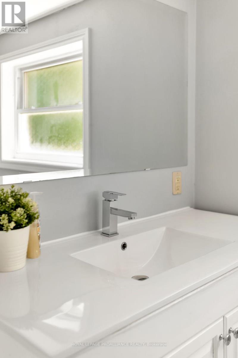 1692 North Big Island Road, Prince Edward County, Ontario  K0K 1W0 - Photo 39 - X12305786