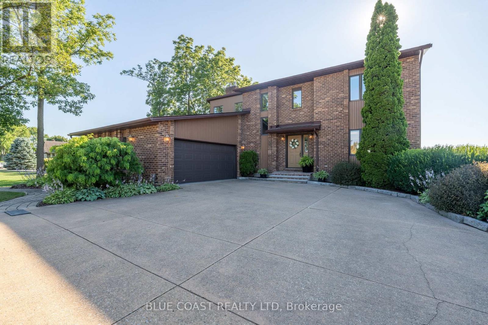 1031 ST CLAIR PARKWAY, St. Clair, Ontario