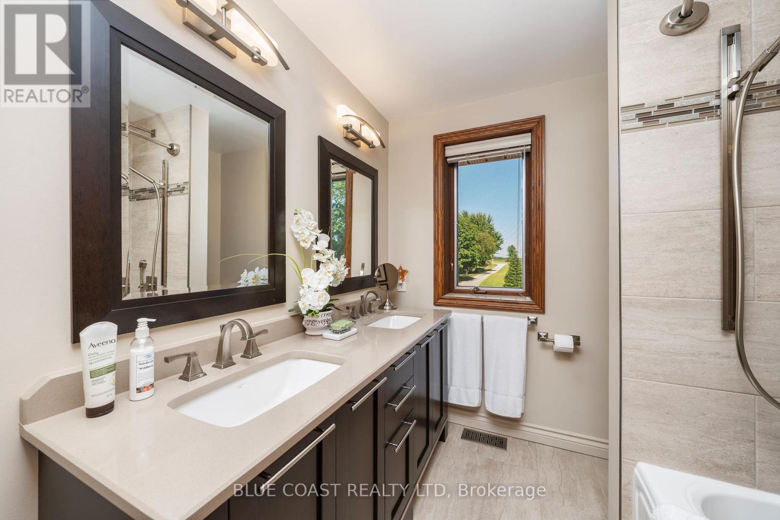 1031 St Clair Parkway, St. Clair, Ontario  N0N 1M0 - Photo 26 - X12381640