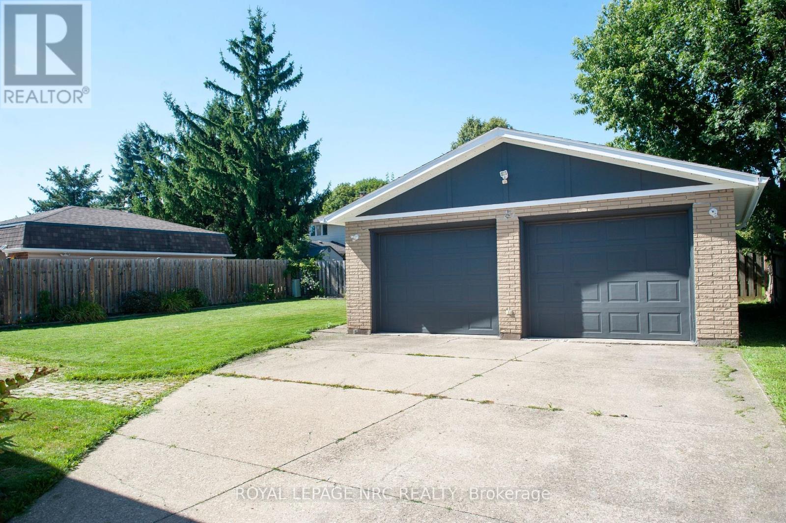 66 Rolling Acres Drive, Welland, Ontario  L3C 3N3 - Photo 10 - X12362308