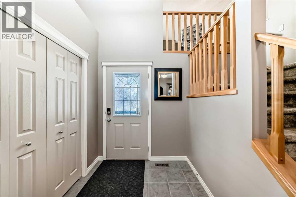 343 Oakmere Way, Chestermere, Alberta  T1X 1N3 - Photo 3 - A2252939