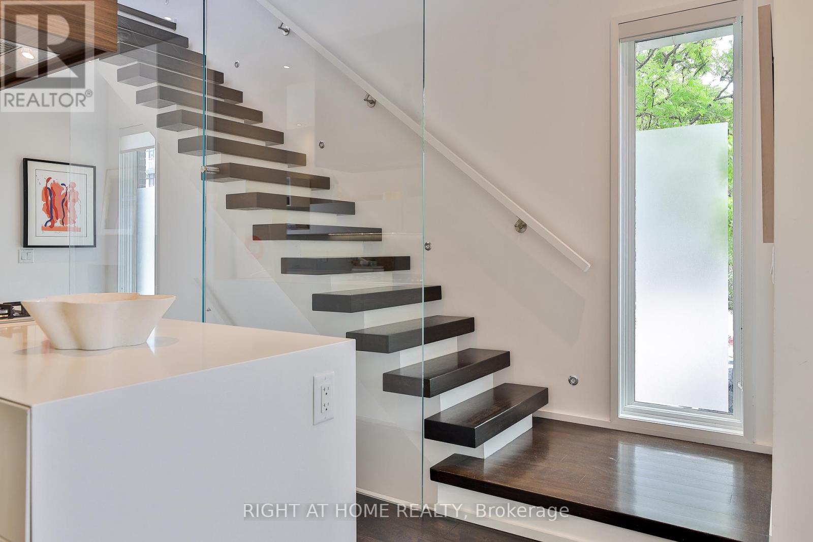 207 Claremont Street, Toronto, Ontario  M6J 2N1 - Photo 11 - C12381417