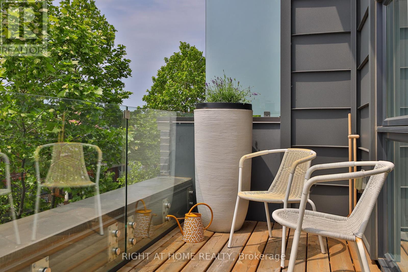 207 Claremont Street, Toronto, Ontario  M6J 2N1 - Photo 16 - C12381417