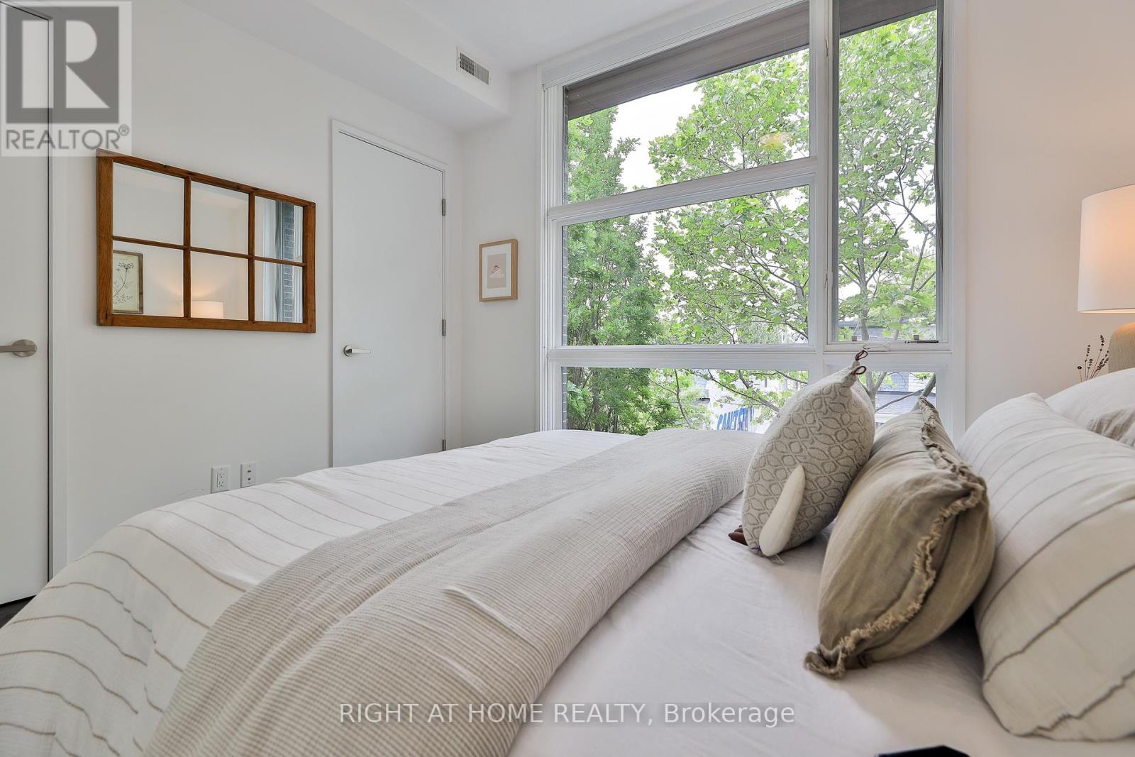 207 Claremont Street, Toronto, Ontario  M6J 2N1 - Photo 22 - C12381417