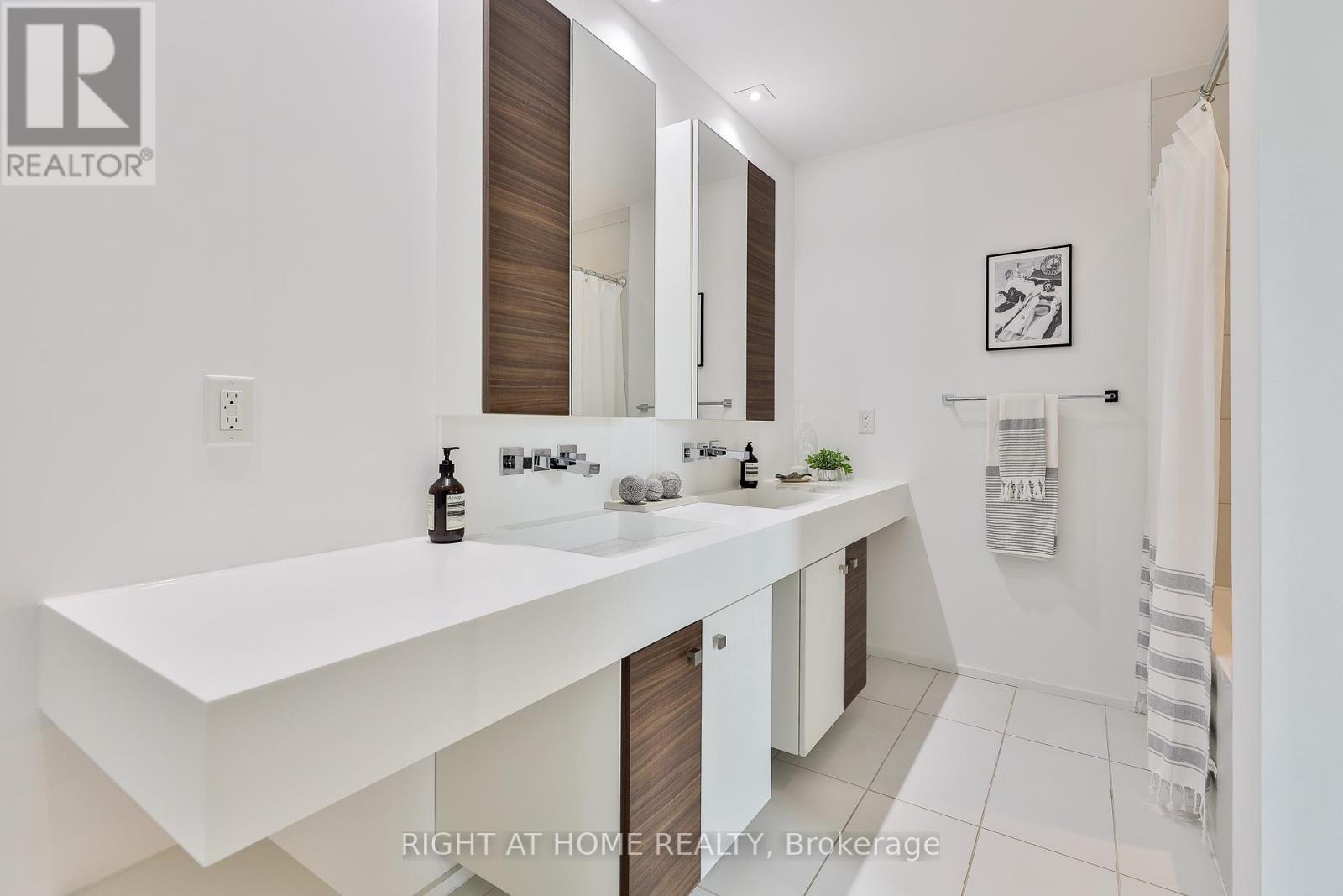 207 Claremont Street, Toronto, Ontario  M6J 2N1 - Photo 23 - C12381417