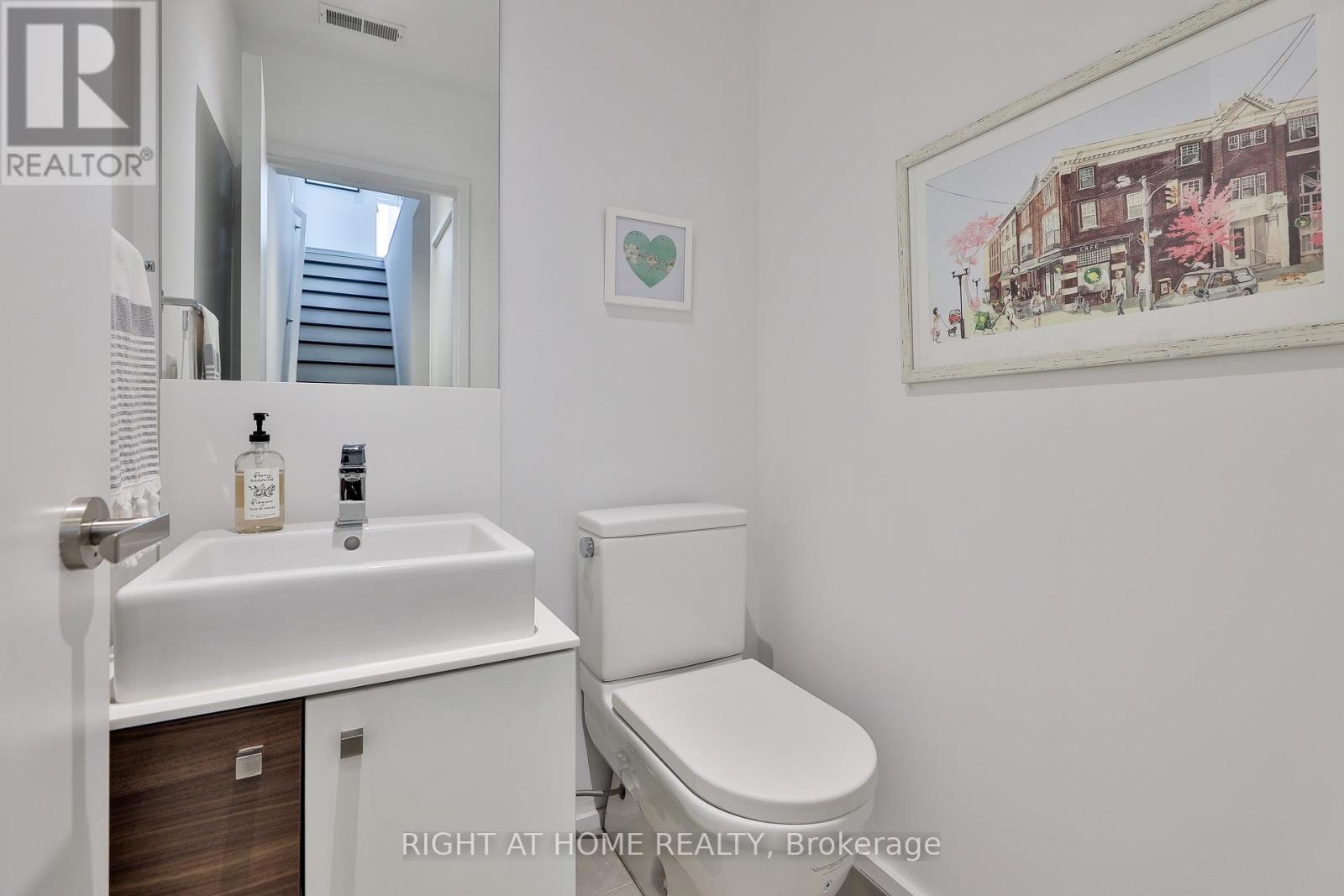 207 Claremont Street, Toronto, Ontario  M6J 2N1 - Photo 30 - C12381417
