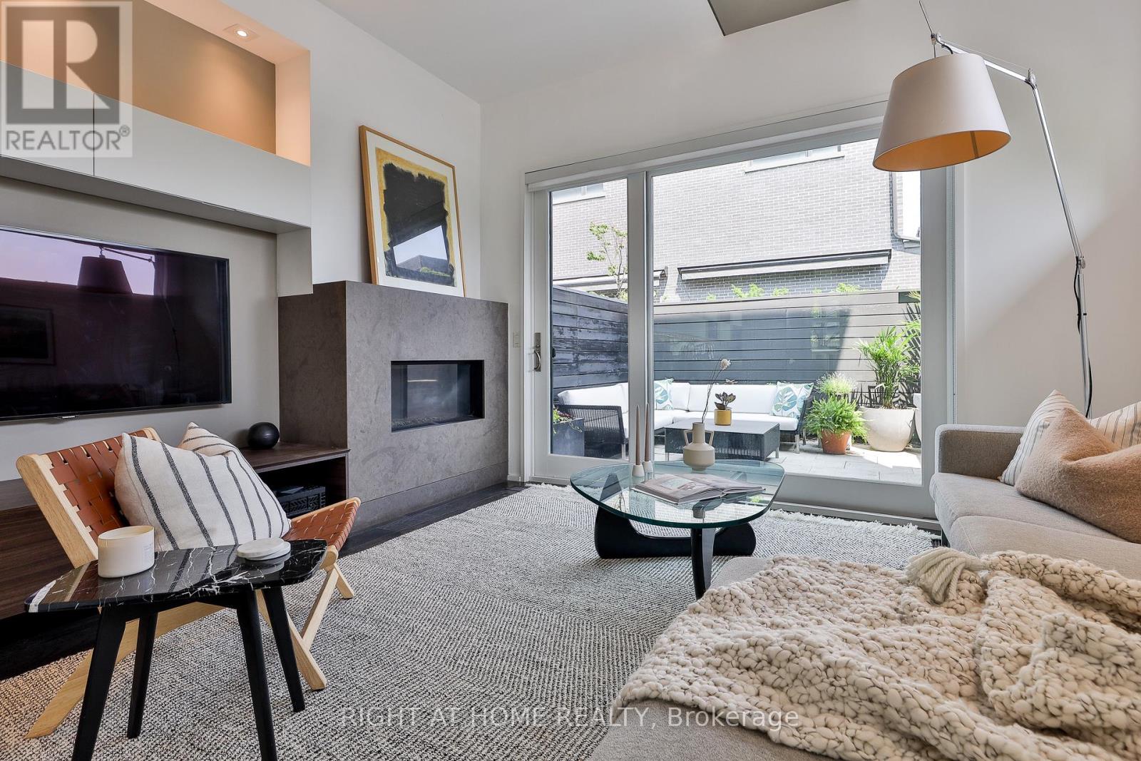 207 Claremont Street, Toronto, Ontario  M6J 2N1 - Photo 8 - C12381417