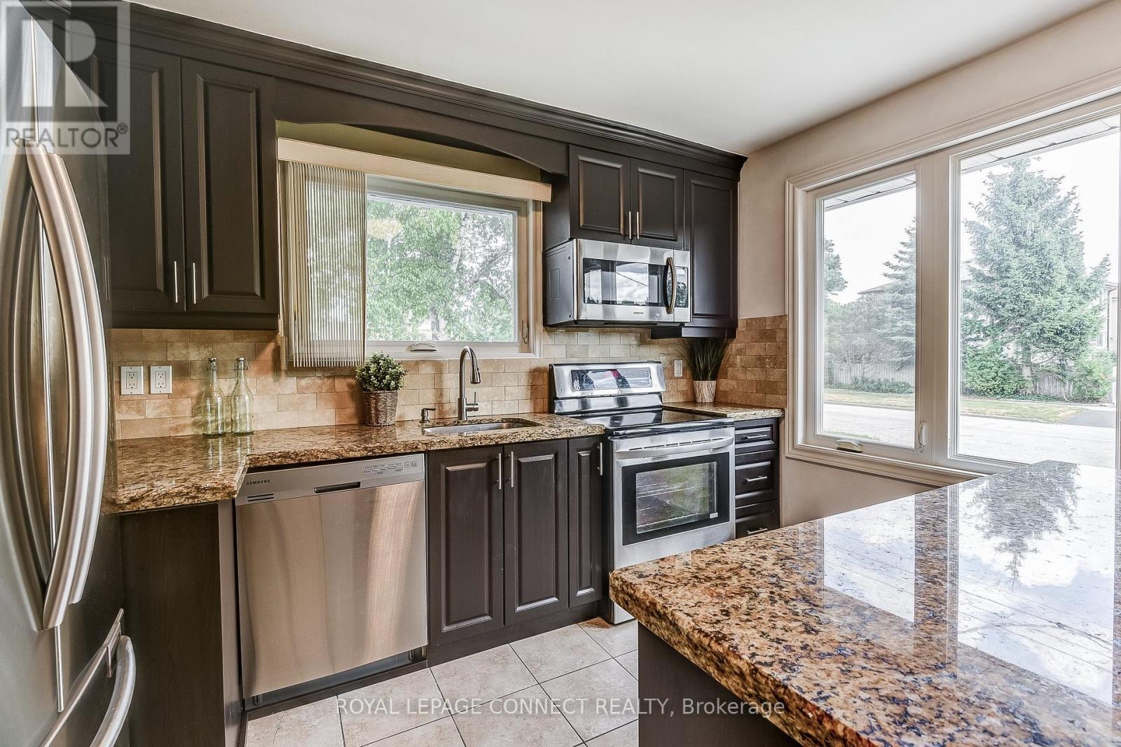 53 Glory Crescent, Toronto, Ontario  M1E 2B9 - Photo 10 - E12381546