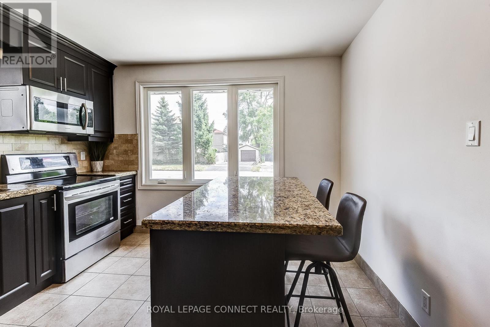 53 Glory Crescent, Toronto, Ontario  M1E 2B9 - Photo 9 - E12381546