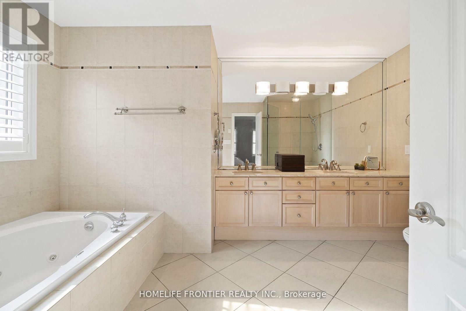 161 Lawrie Road, Vaughan, Ontario  L4J 8N6 - Photo 29 - N12381399