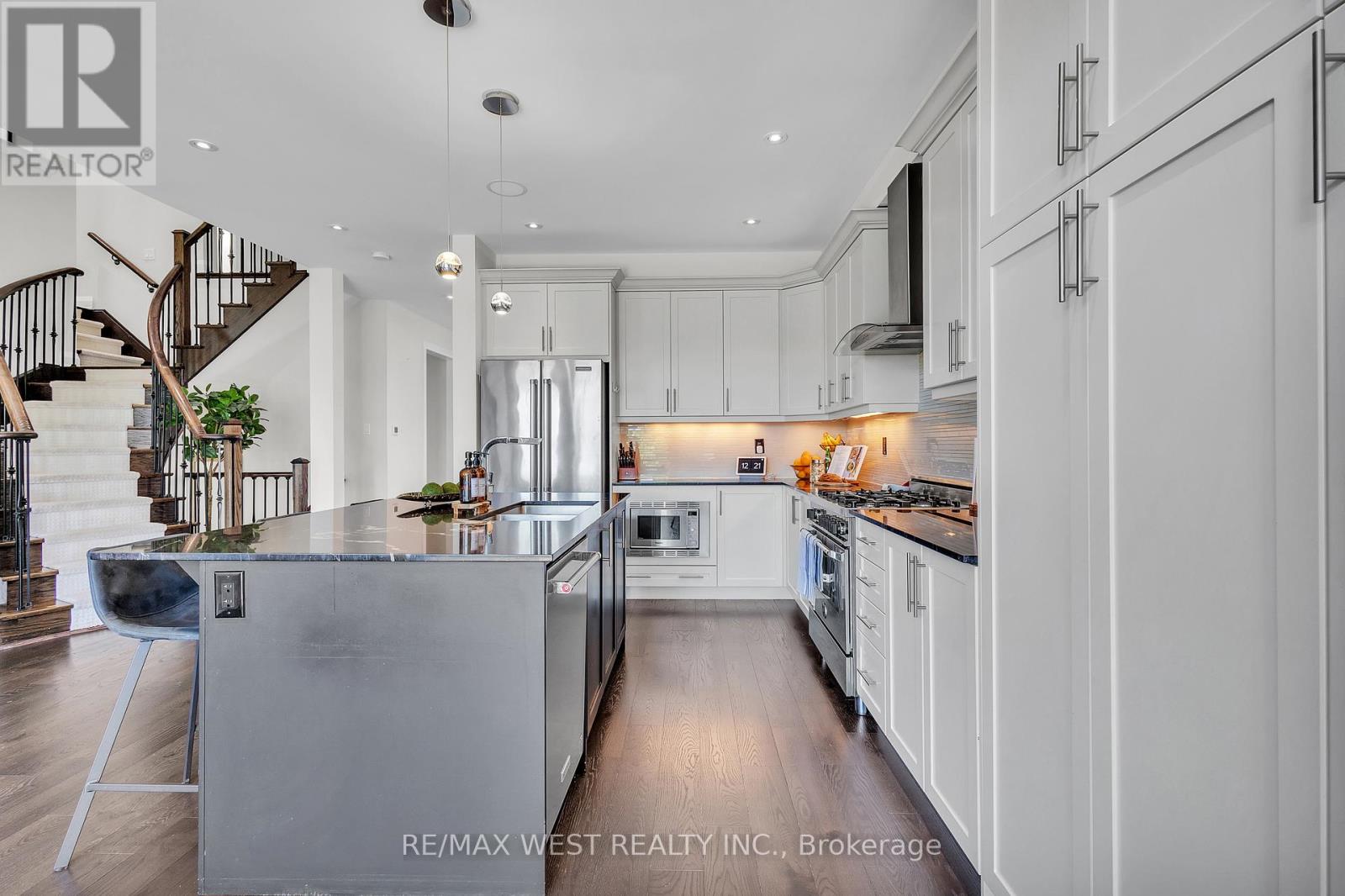41 Pelee Avenue, Vaughan, Ontario  L4H 3Y9 - Photo 12 - N12381419