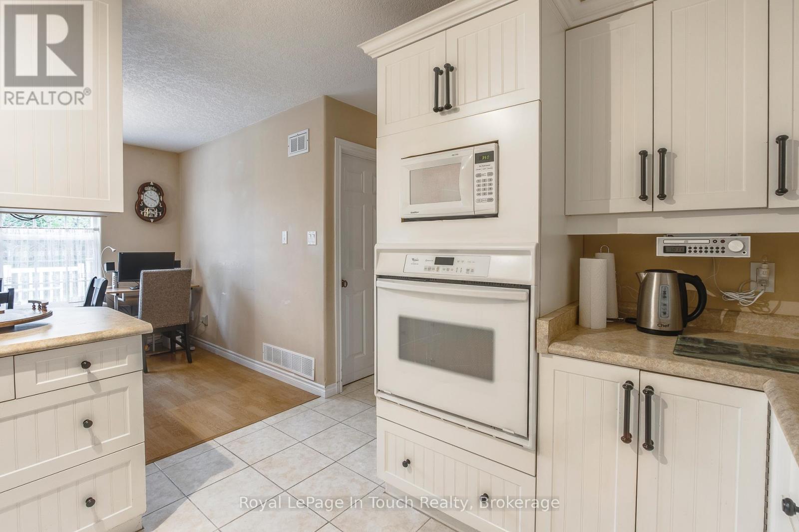 59 Stocco Circle, Tiny, Ontario  L0L 2T0 - Photo 10 - S12381714