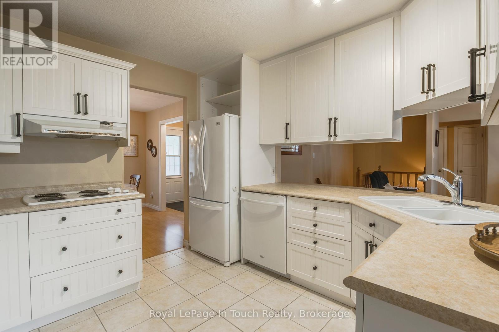 59 Stocco Circle, Tiny, Ontario  L0L 2T0 - Photo 11 - S12381714