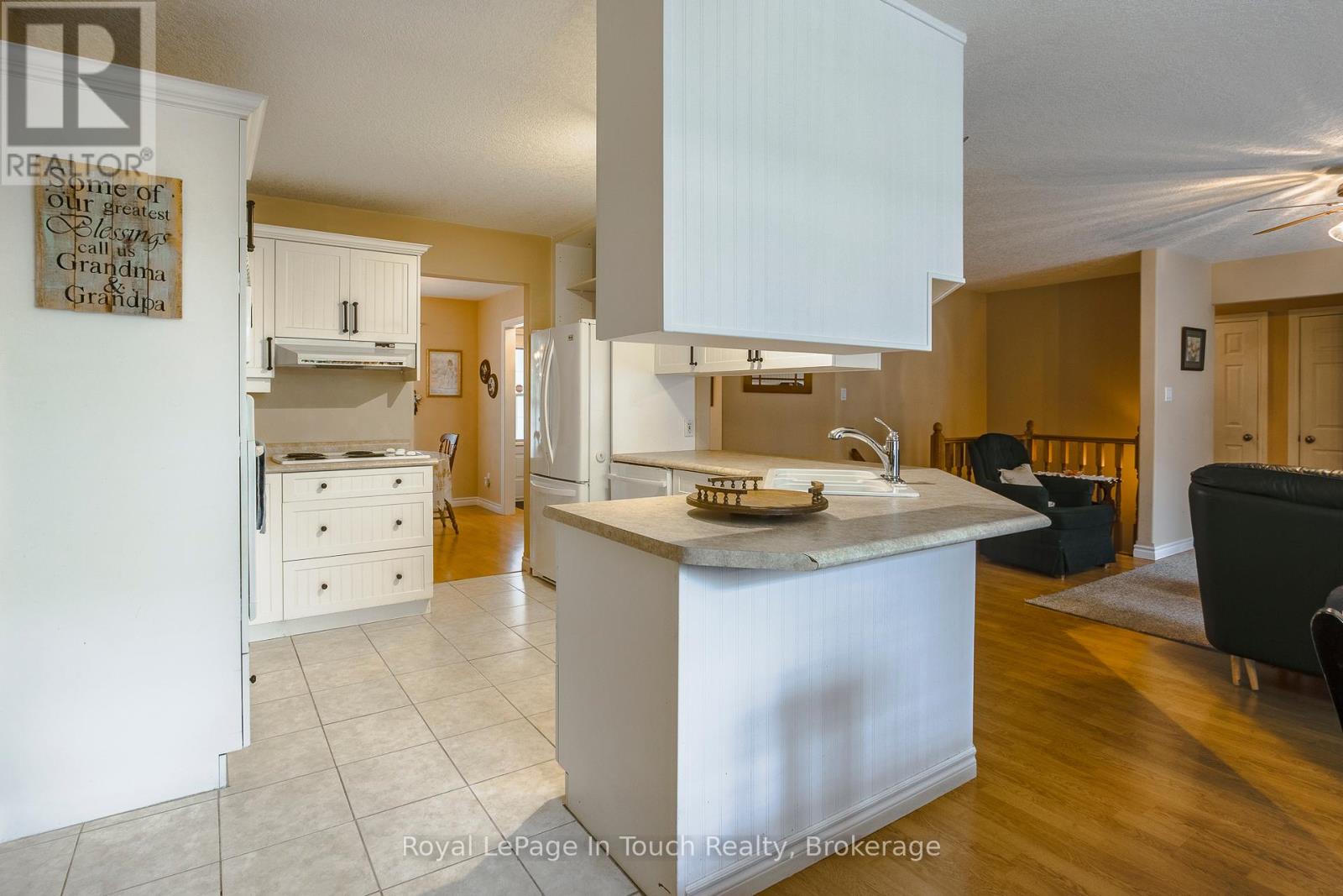 59 Stocco Circle, Tiny, Ontario  L0L 2T0 - Photo 13 - S12381714