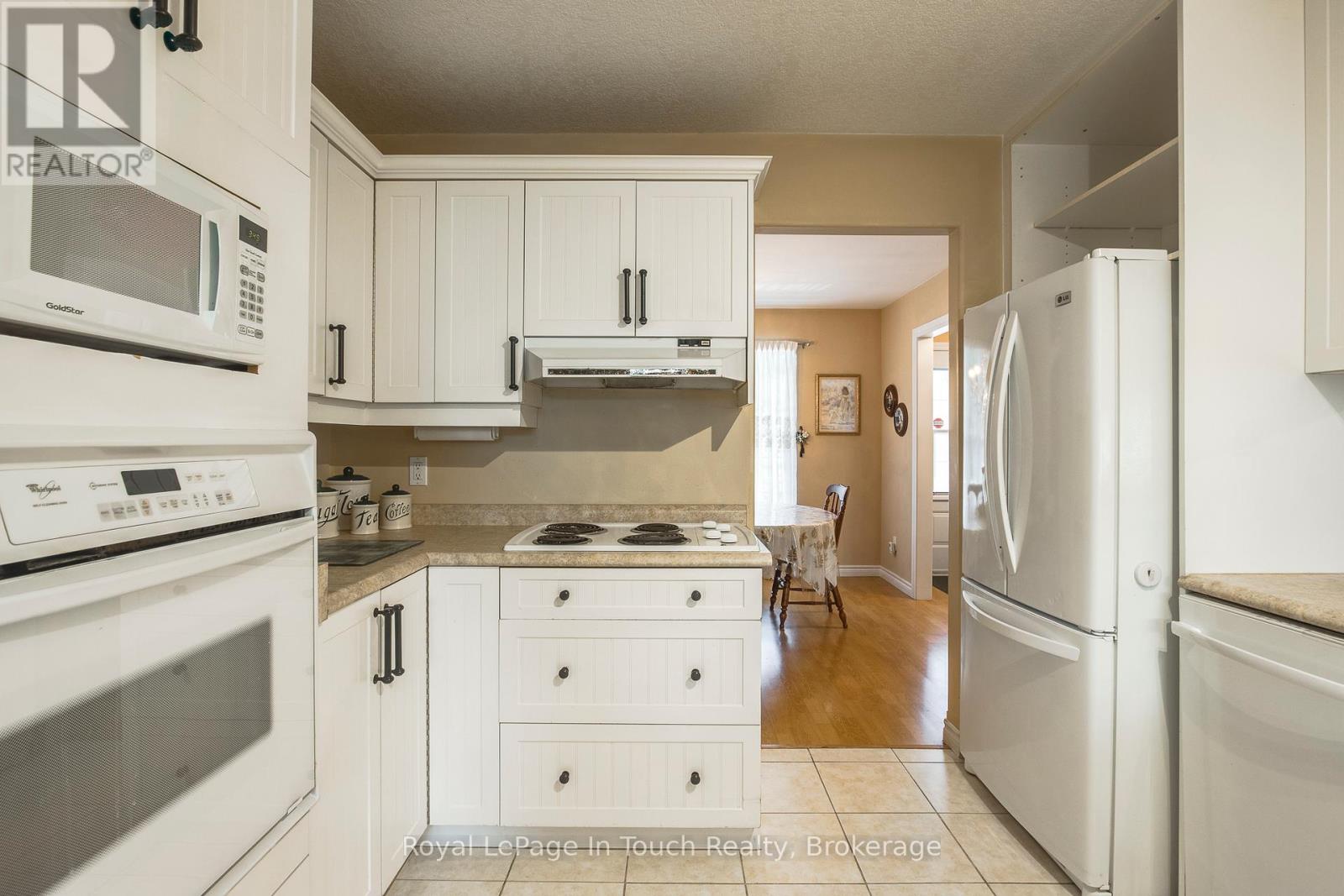 59 Stocco Circle, Tiny, Ontario  L0L 2T0 - Photo 9 - S12381714