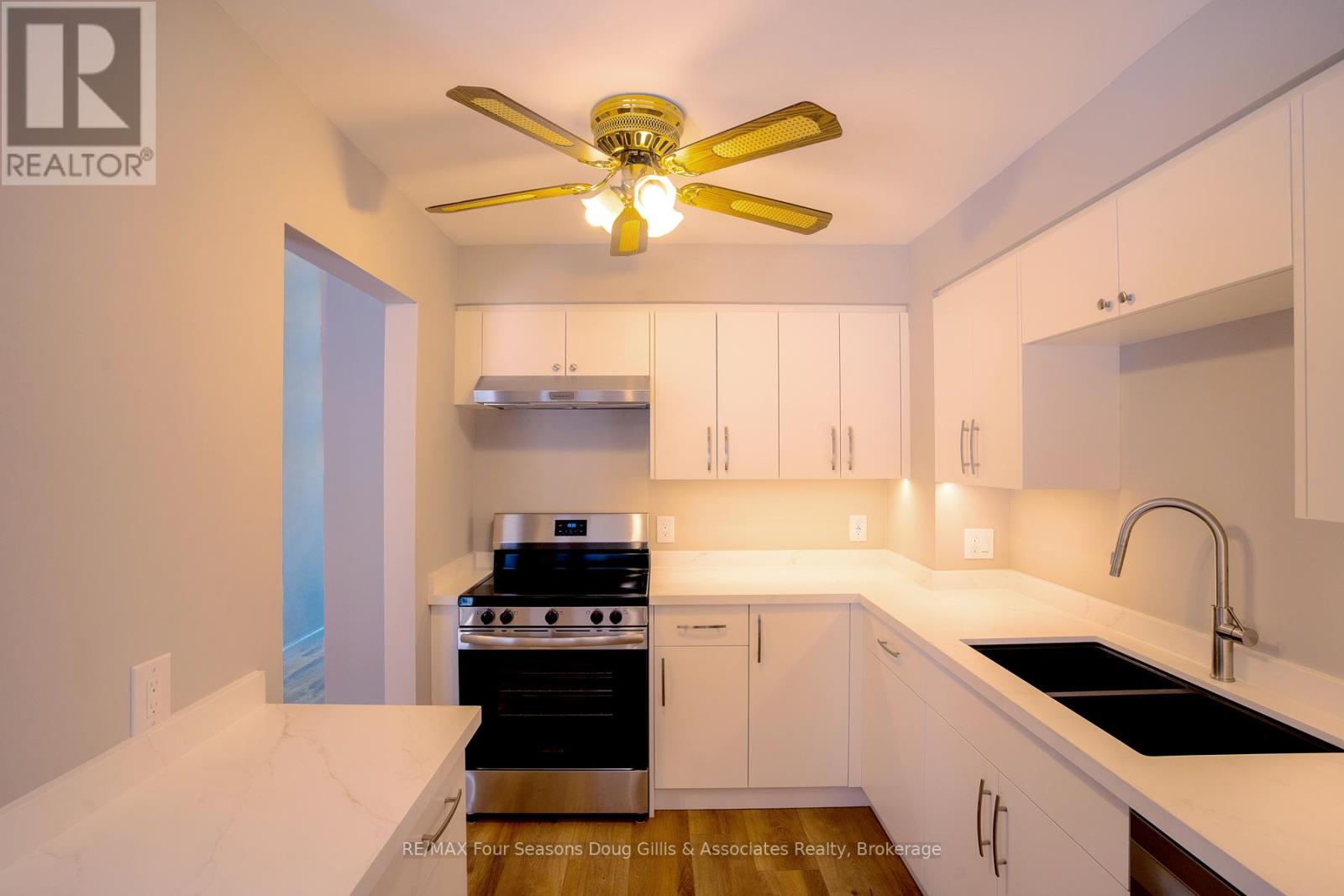601 Tenth Street, Collingwood, Ontario  L9Y 4K6 - Photo 18 - S12381759