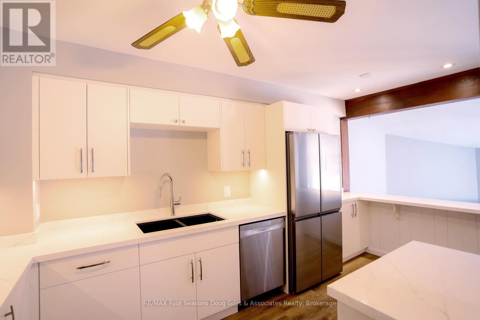 601 Tenth Street, Collingwood, Ontario  L9Y 4K6 - Photo 19 - S12381759