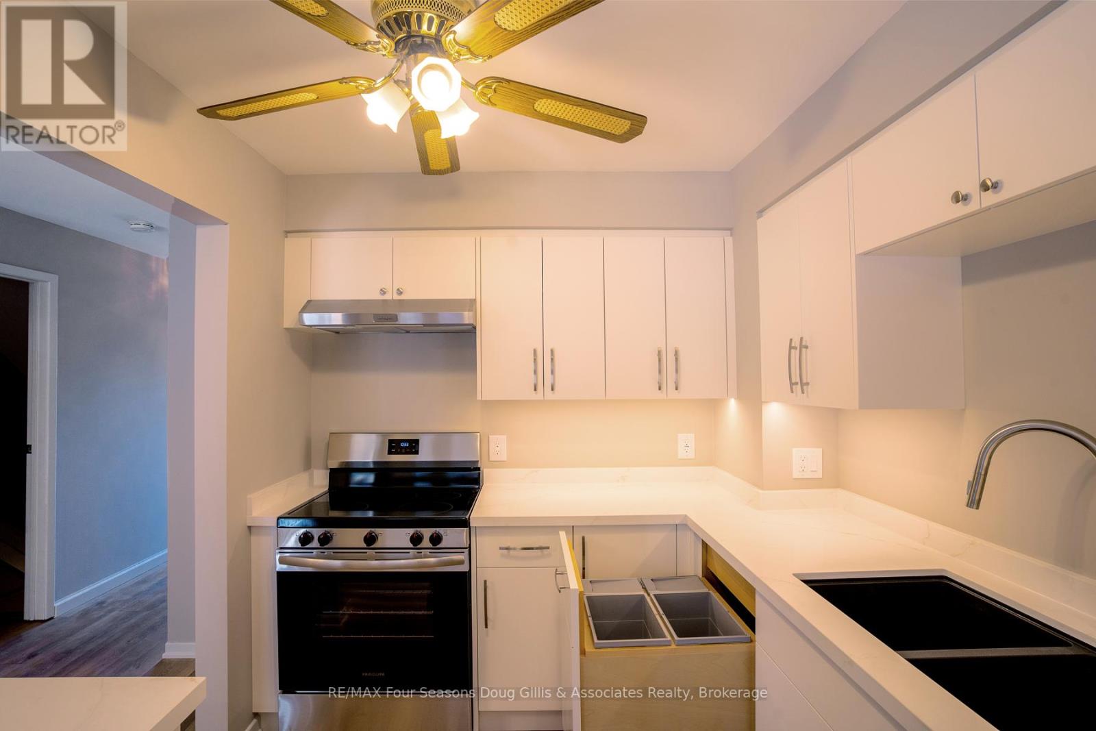 601 Tenth Street, Collingwood, Ontario  L9Y 4K6 - Photo 22 - S12381759