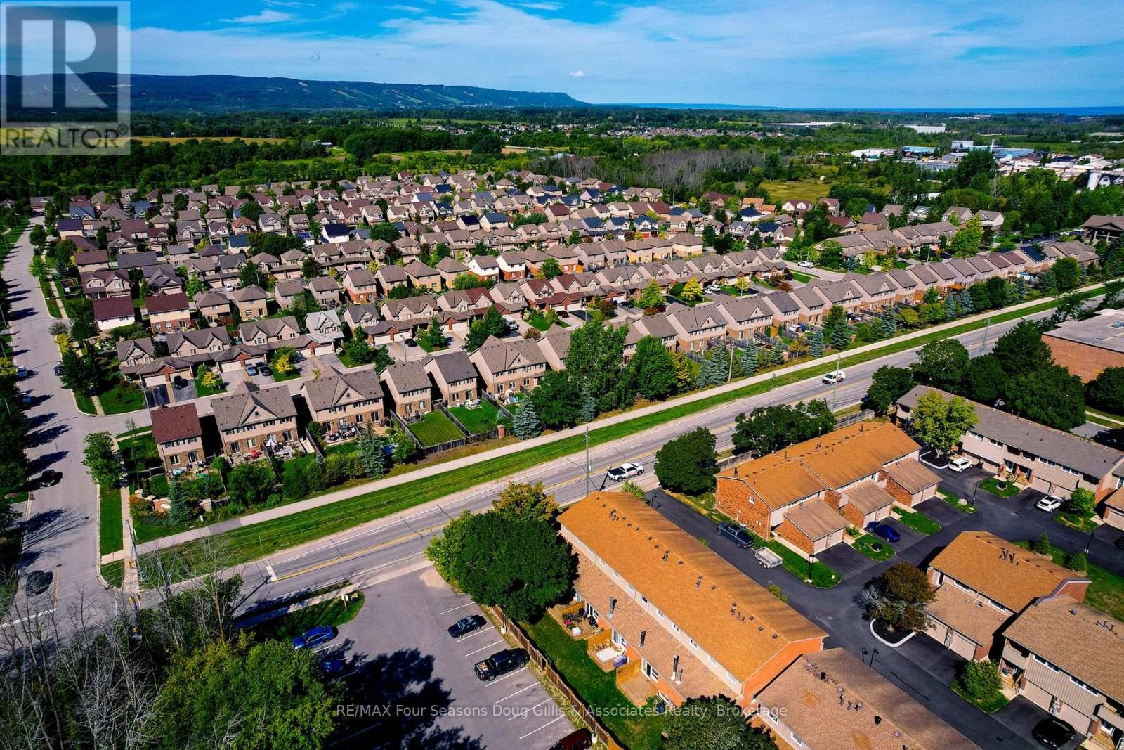 601 Tenth Street, Collingwood, Ontario  L9Y 4K6 - Photo 4 - S12381759