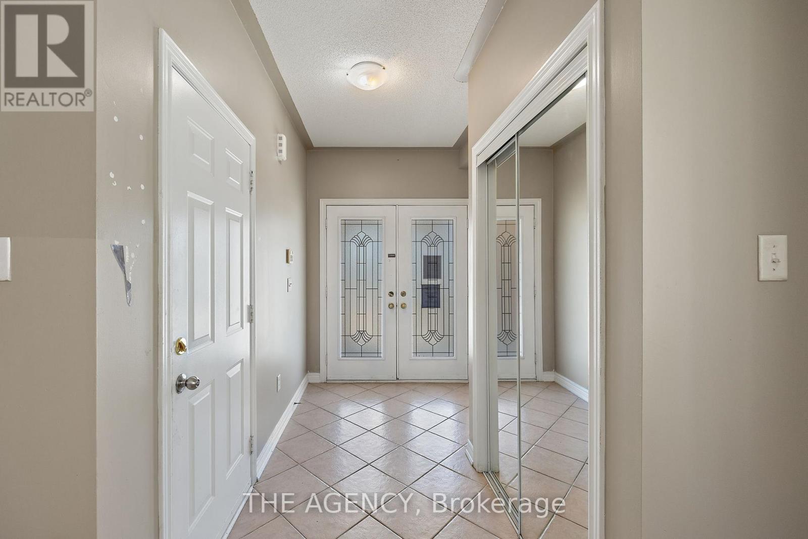 7173 Village Walk, Mississauga (Meadowvale Village), Ontario  L5W 1X2 - Photo 3 - W12381511