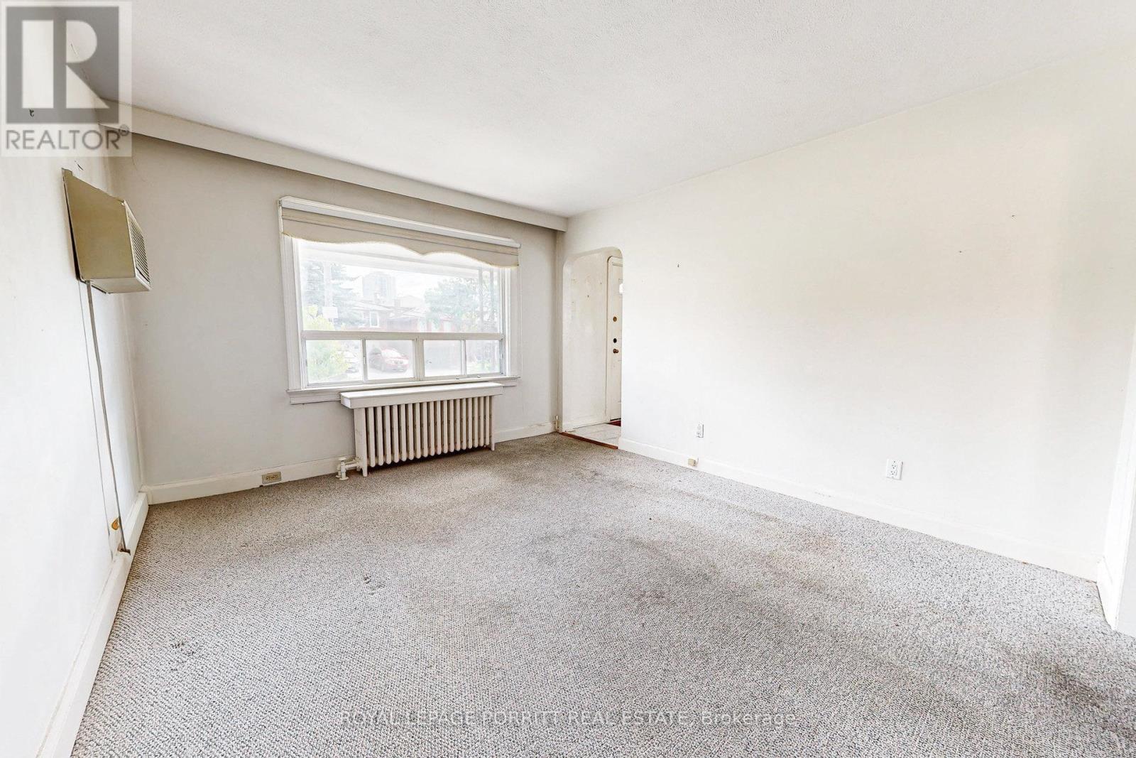 18 Stephen Drive, Toronto, Ontario  M8Y 3M6 - Photo 10 - W12381524