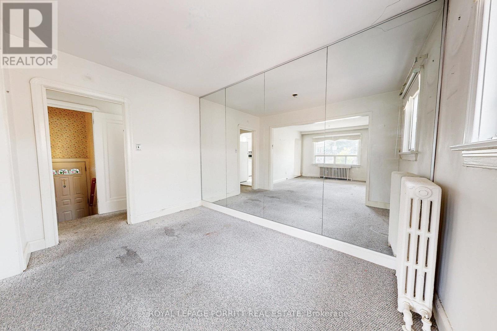 18 Stephen Drive, Toronto, Ontario  M8Y 3M6 - Photo 12 - W12381524