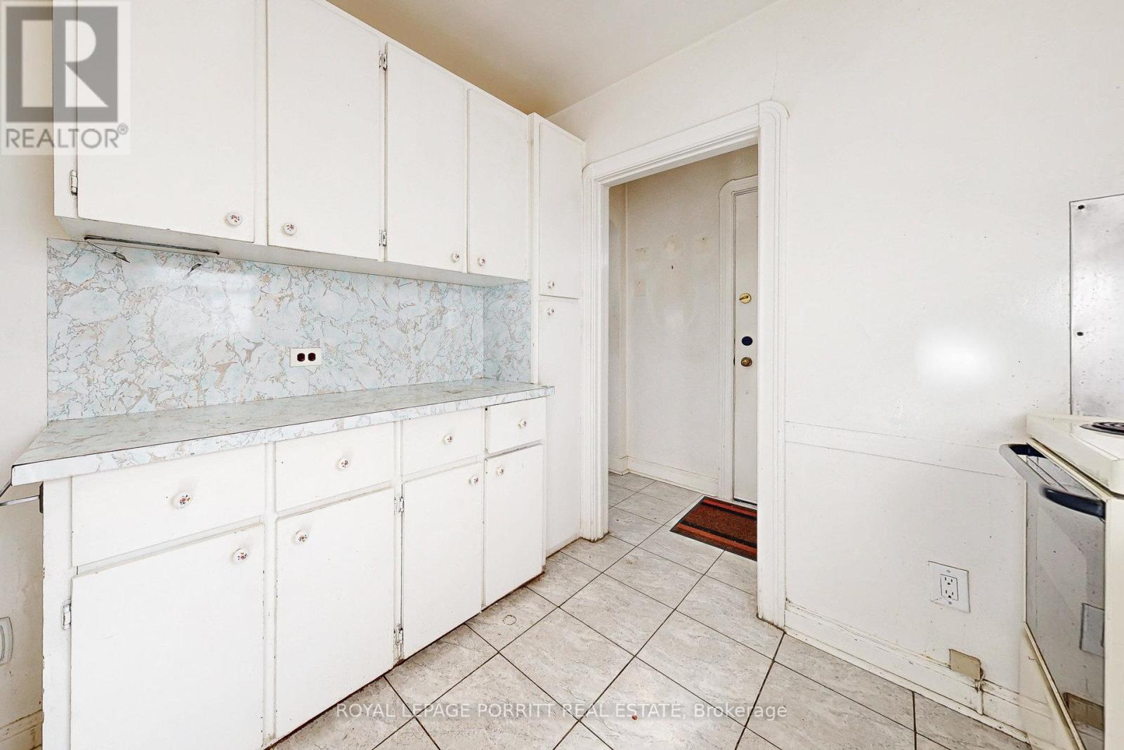 18 Stephen Drive, Toronto, Ontario  M8Y 3M6 - Photo 18 - W12381524