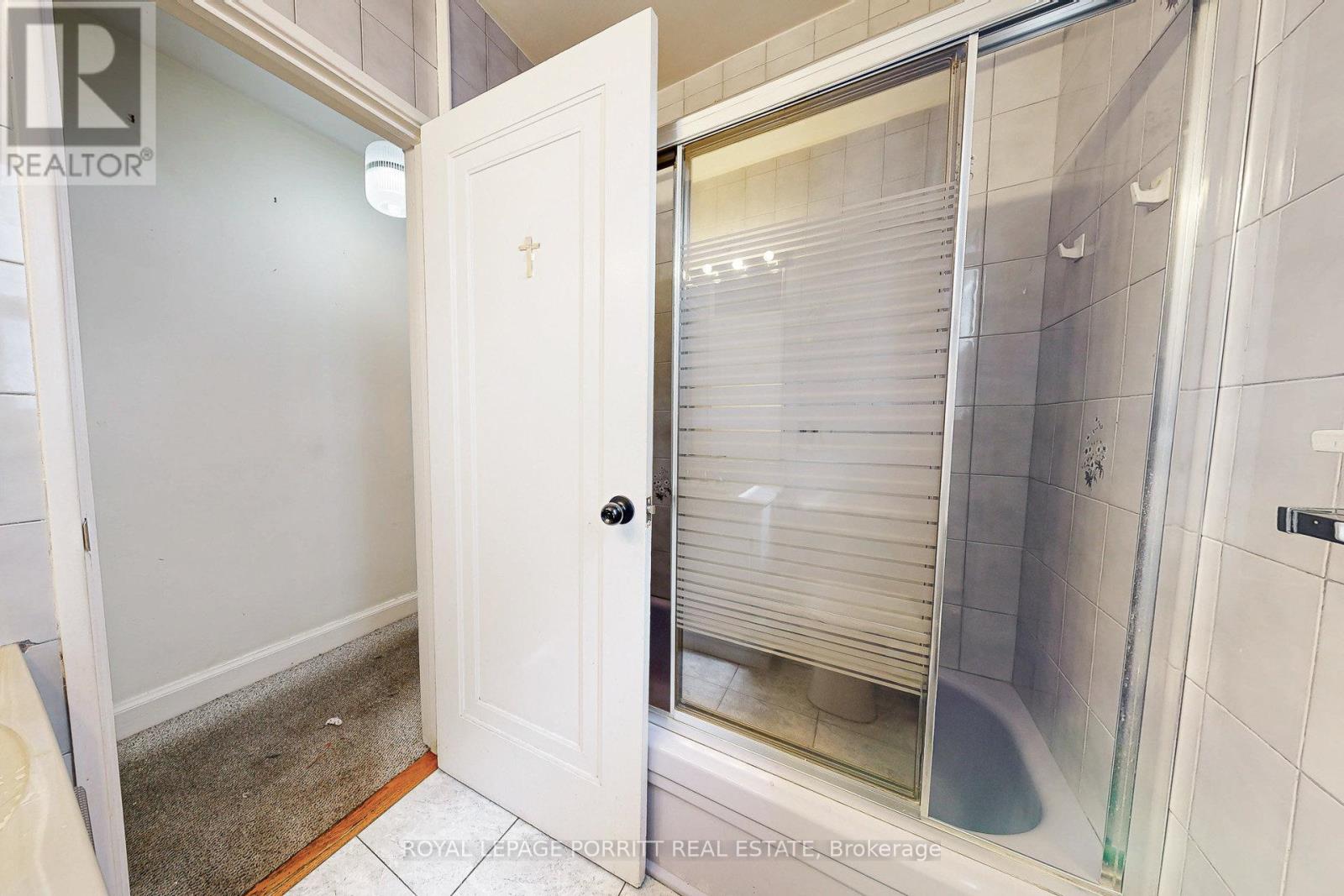 18 Stephen Drive, Toronto, Ontario  M8Y 3M6 - Photo 20 - W12381524