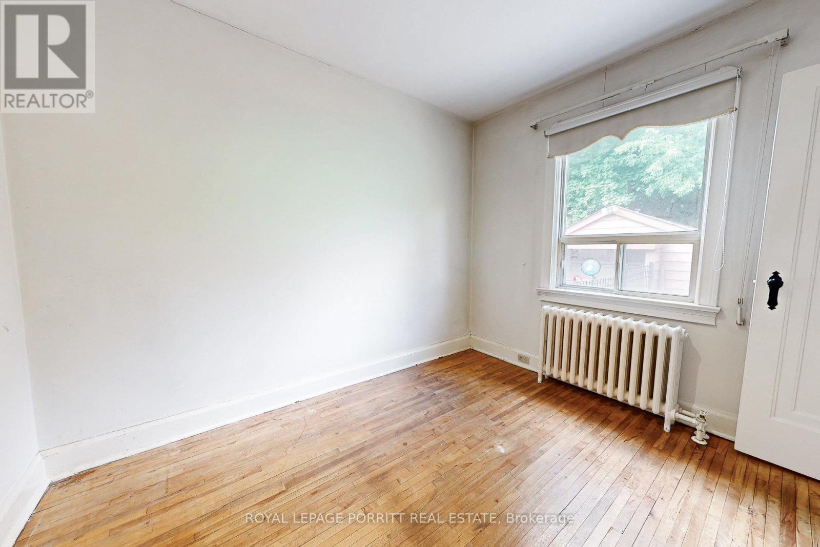 18 Stephen Drive, Toronto, Ontario  M8Y 3M6 - Photo 21 - W12381524