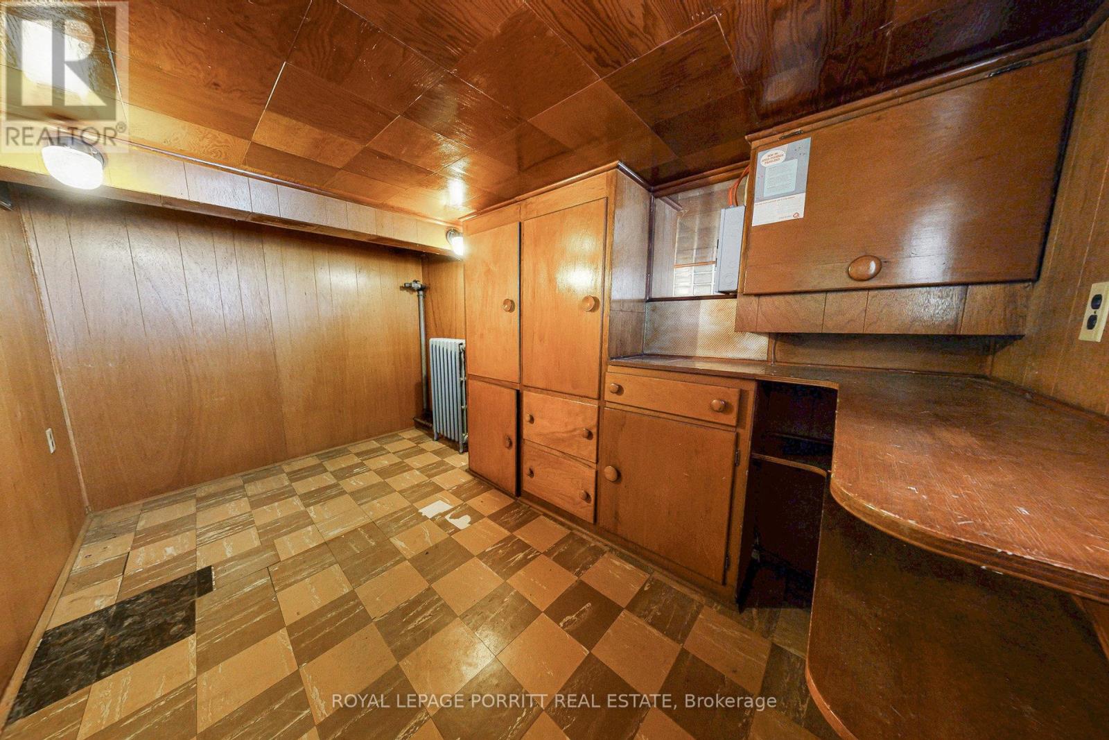 18 Stephen Drive, Toronto, Ontario  M8Y 3M6 - Photo 28 - W12381524