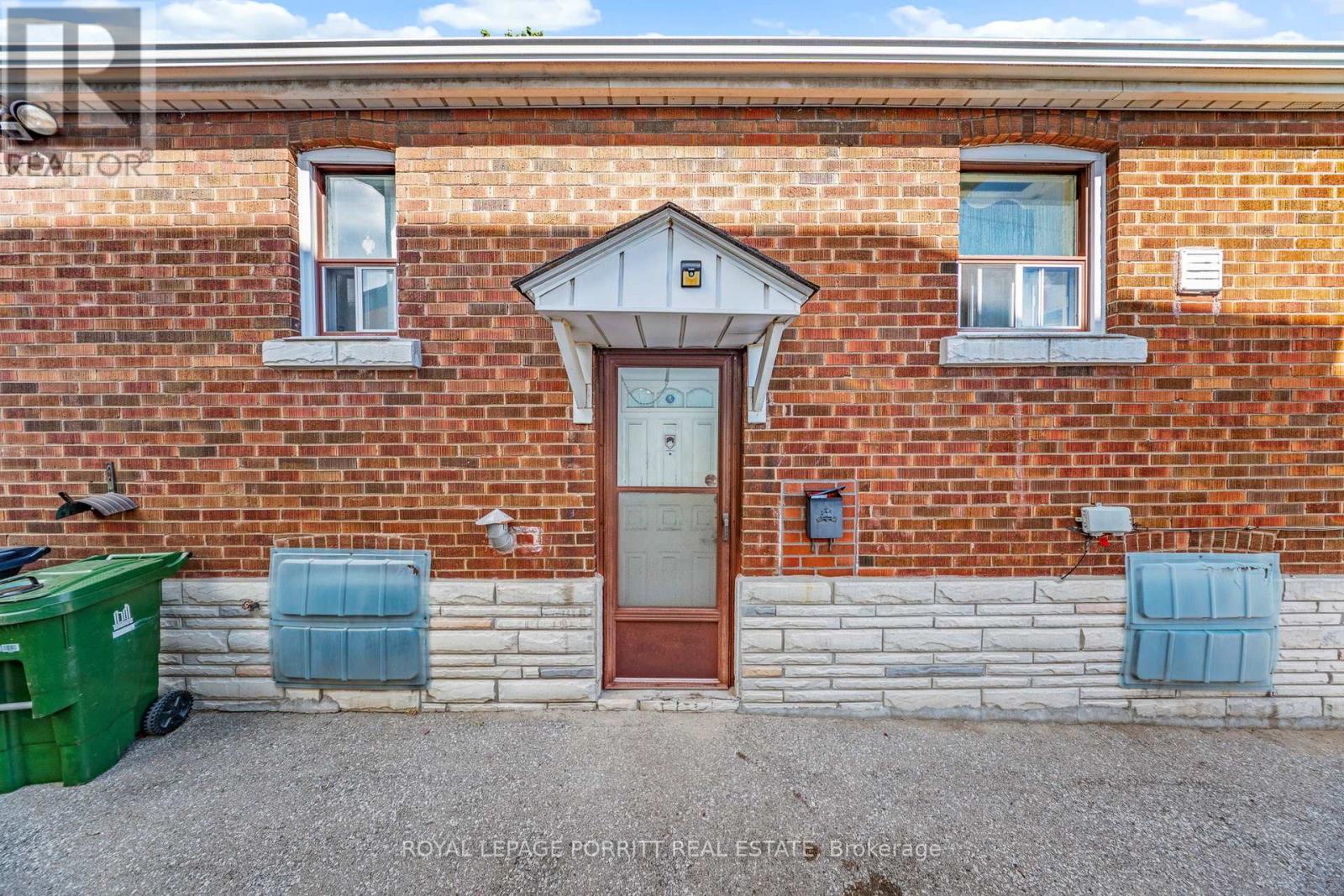 18 Stephen Drive, Toronto, Ontario  M8Y 3M6 - Photo 39 - W12381524