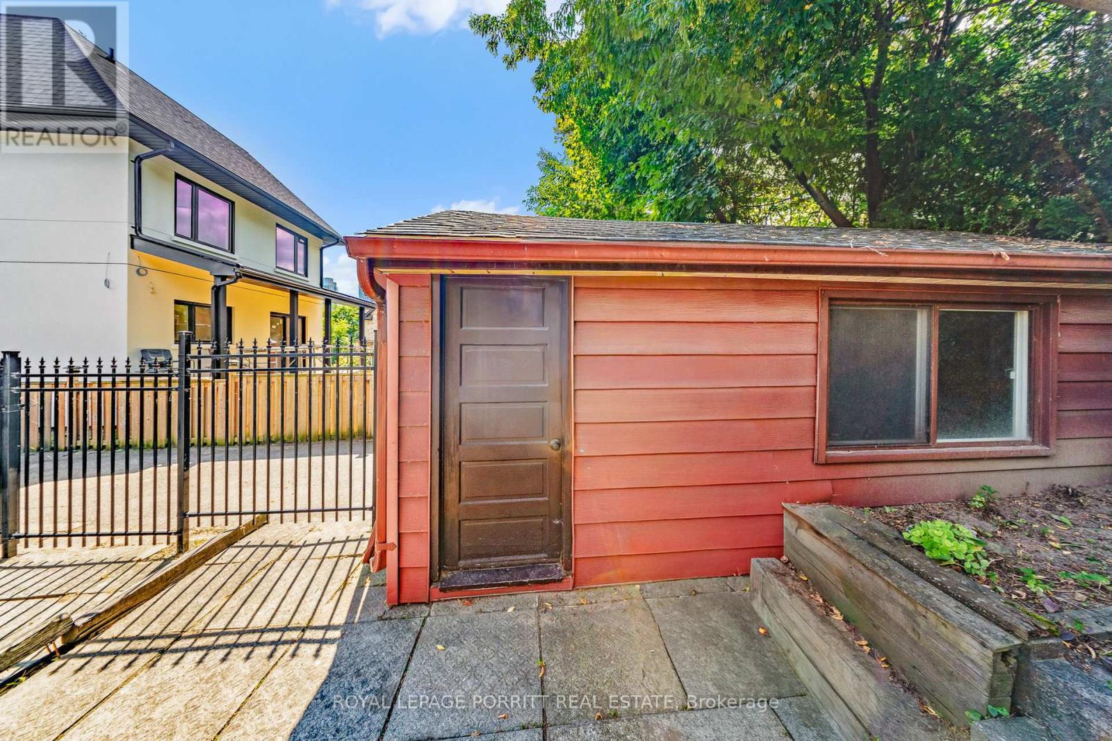 18 Stephen Drive, Toronto, Ontario  M8Y 3M6 - Photo 47 - W12381524