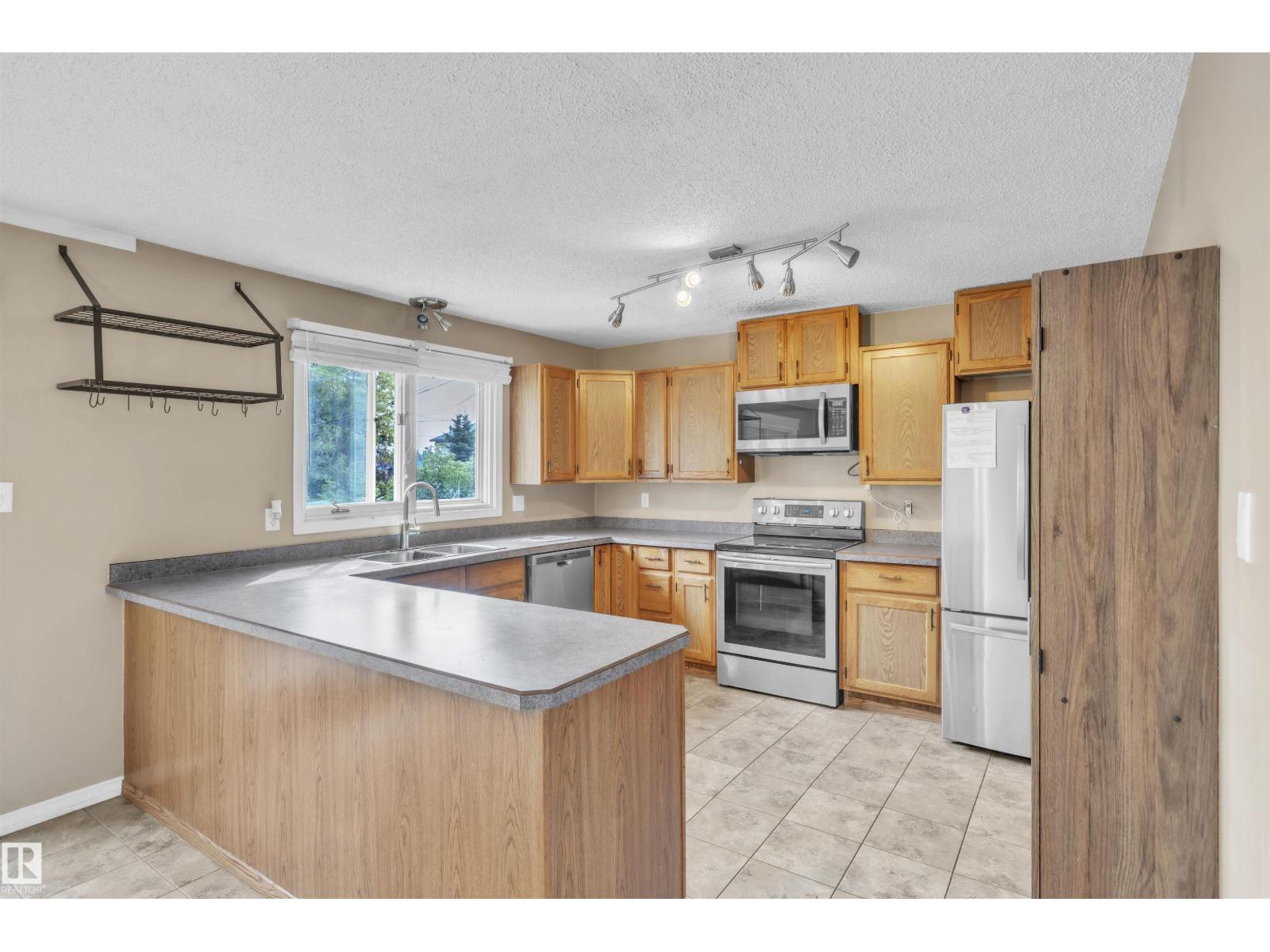 620 13 St, Cold Lake, Alberta  T9M 1B2 - Photo 2 - E4456091