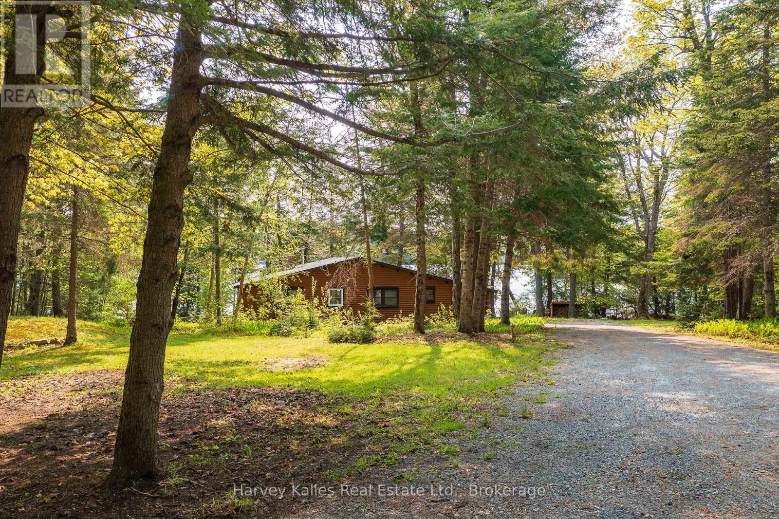 1033 Scott Lane, Lake Of Bays, Ontario  P1H 2J6 - Photo 2 - X12381717
