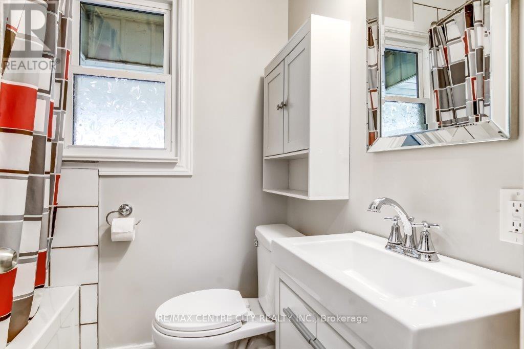 26 Brock Street, St. Thomas, Ontario  N5P 2B2 - Photo 8 - X12381810