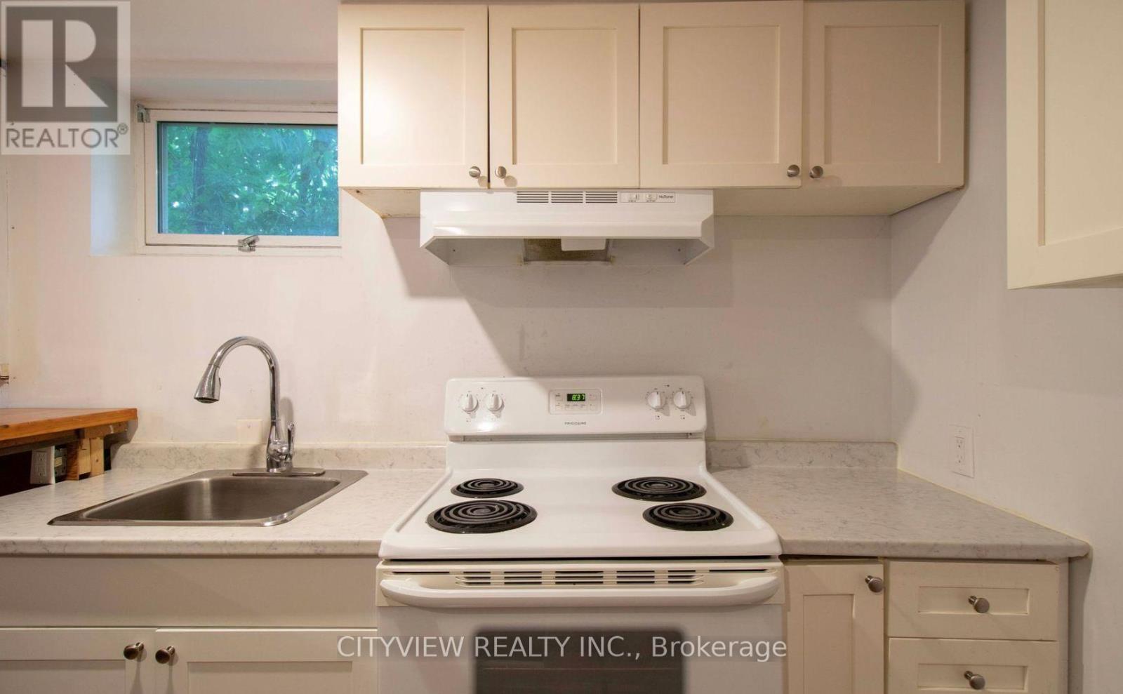 8 Joncaire Place, Hamilton, Ontario  L8J 1C2 - Photo 6 - X12381446