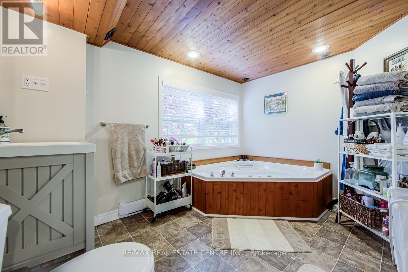 9438 Wellington Rd 42 Road, Erin, Ontario  N0B 1H0 - Photo 37 - X12381454