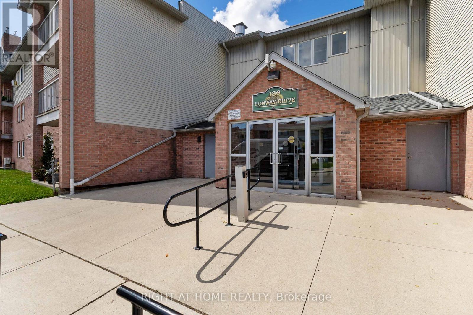 80 - 136 Conway Drive, London South, Ontario  N6E 3N1 - Photo 1 - X12381496