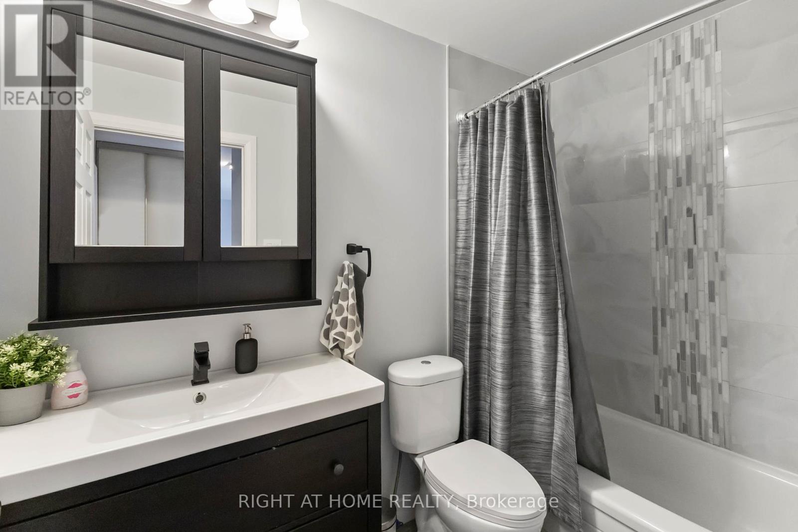 80 - 136 Conway Drive, London South, Ontario  N6E 3N1 - Photo 24 - X12381496