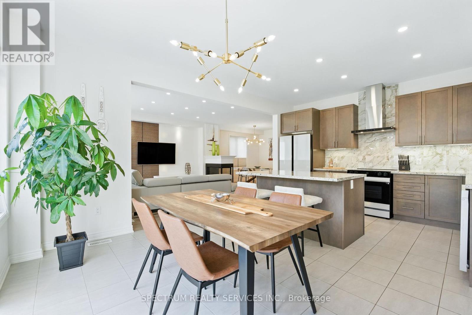 154 Whittington Drive, Hamilton (Ancaster), Ontario  L9K 0H5 - Photo 11 - X12381528
