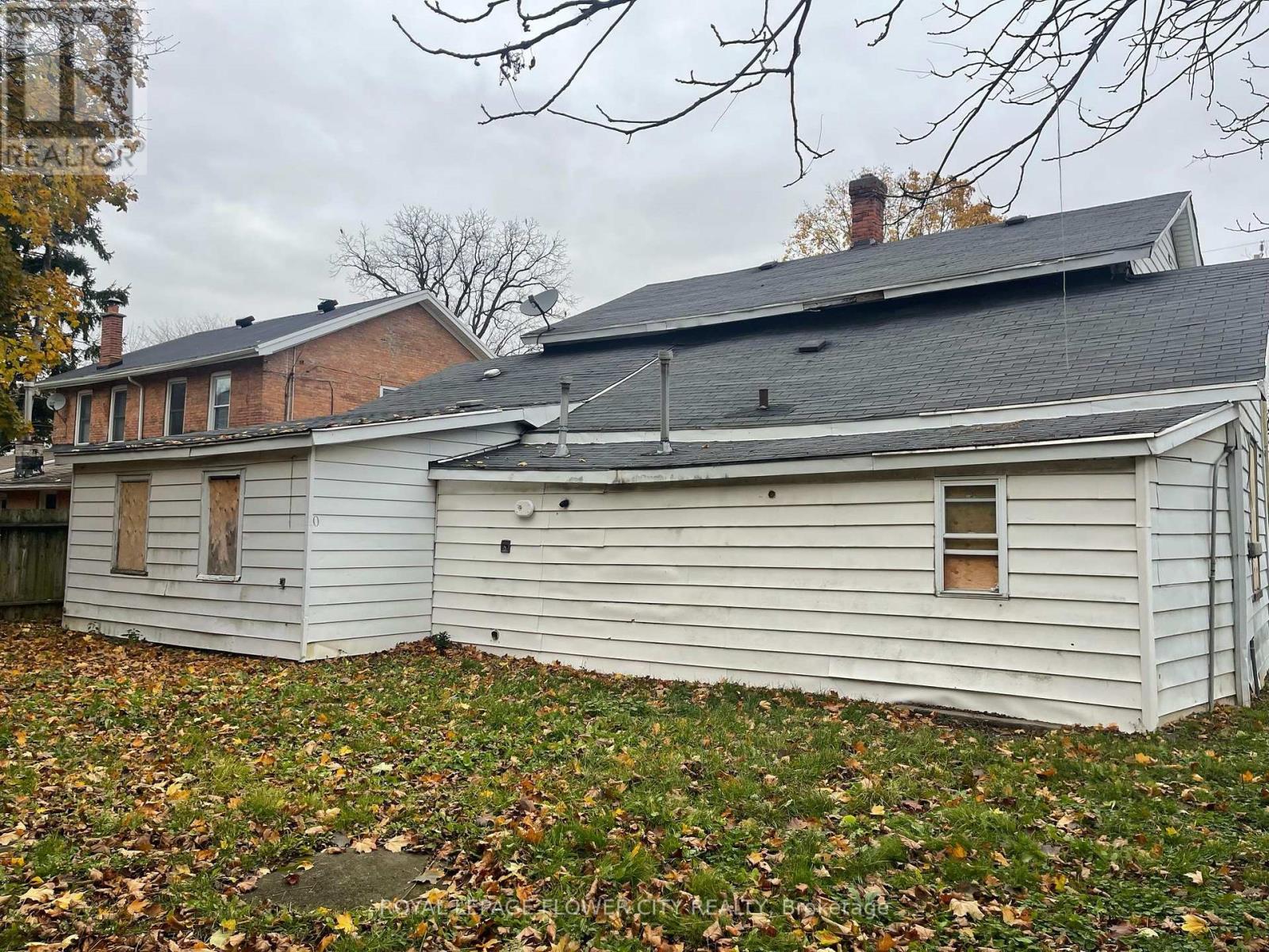70 -74 Raleigh Street, Chatham-Kent (Chatham), Ontario  N7M 2M8 - Photo 2 - X12381536